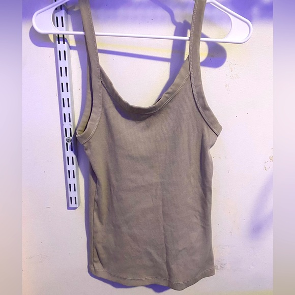 H&M tank top - Picture 1 of 2